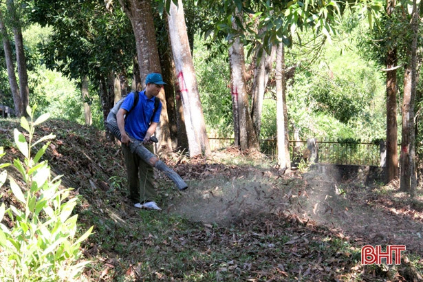 Tuổi trẻ Hương Sơn dâng hơn 1.100 bó hoa tươi thắm lên các phần mộ liệt sỹ