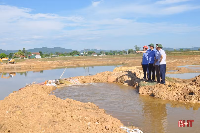 Khẩn trương nạo vét hồ đập thủy lợi phục vụ chống hạn