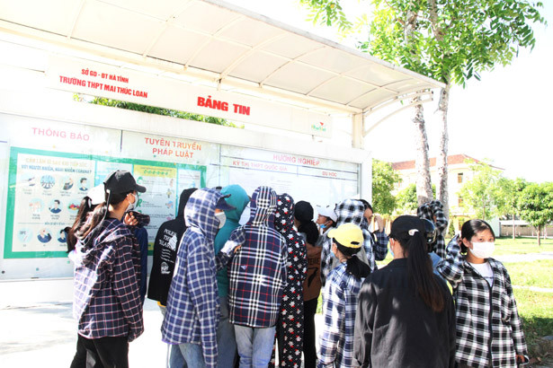 Gần 16.500 thí sinh Hà Tĩnh làm thủ tục chuẩn bị cho kỳ thi vào lớp 10 THPT