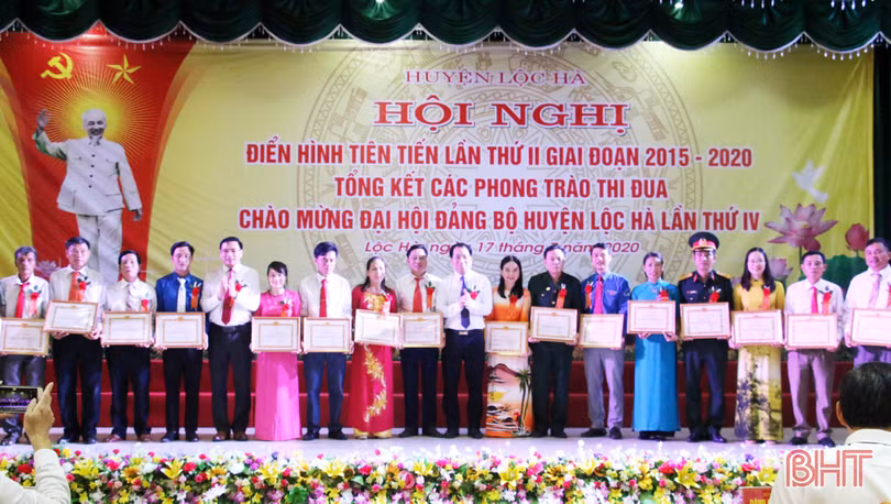 Lộc Hà tôn vinh 15 tập thể, 30 cá nhân điển hình tiên tiến