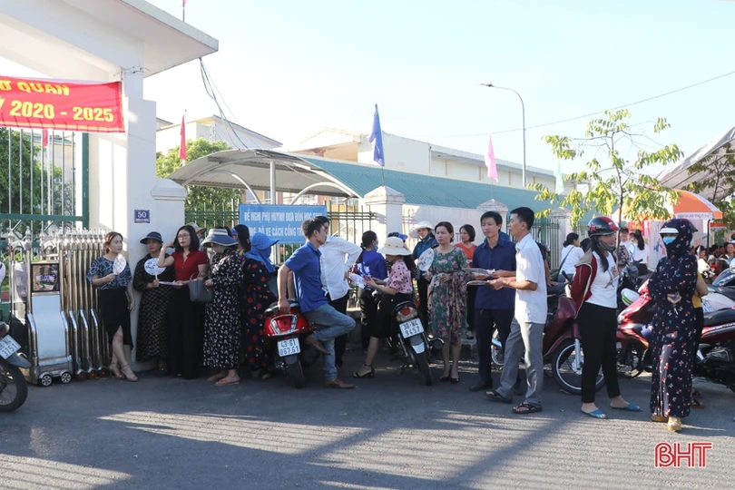 864 thí sinh so tài, giành 355 “tấm vé” vào THPT Chuyên Hà Tĩnh