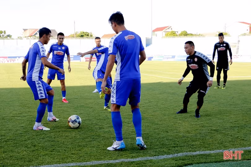 Tiến Dũng, Công Phượng hào hứng trên sân Hà Tĩnh