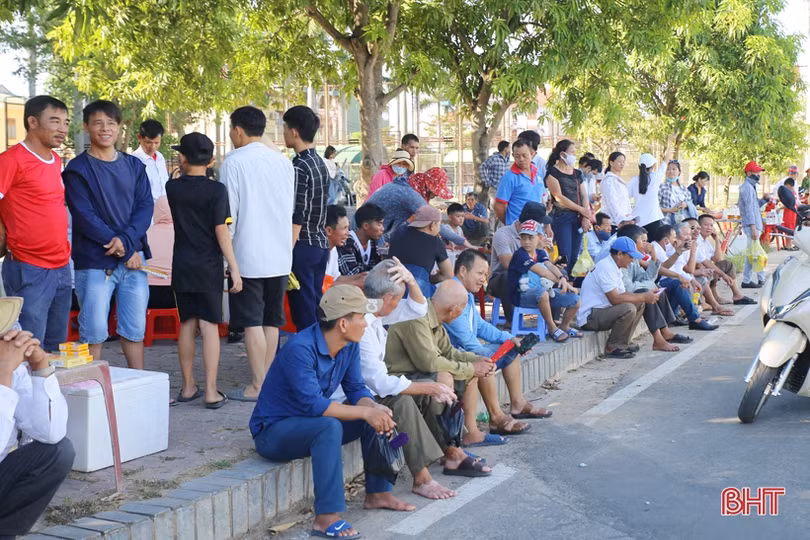 Sân vận động Hà Tĩnh “nóng” trước giờ khai cuộc gặp CLB TP. Hồ Chí Minh