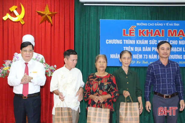 Khám, cấp thuốc miễn phí cho cựu TNXP và gia đình chính sách