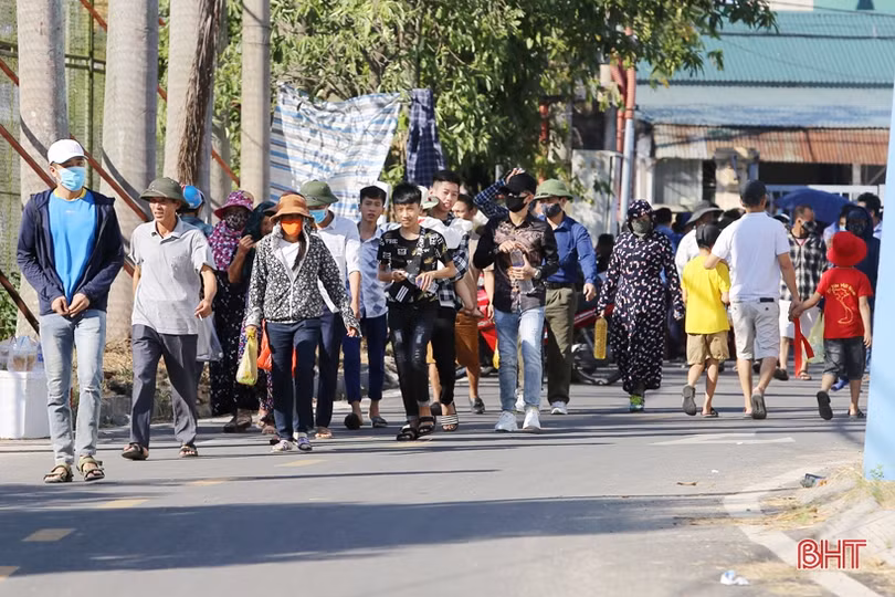 Sân vận động Hà Tĩnh “nóng” trước giờ khai cuộc gặp CLB TP. Hồ Chí Minh