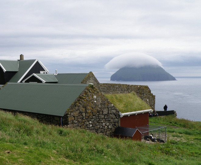 Hòn đảo trơ trọi hút khách vì hiện tượng thiên nhiên hiếm có