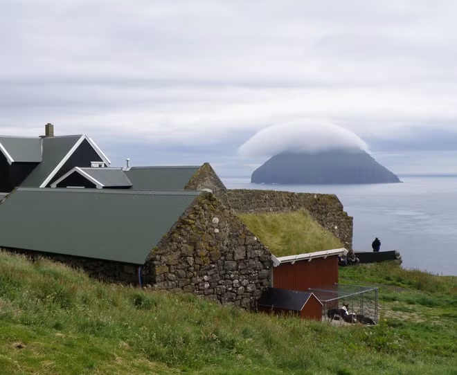 Hòn đảo trơ trọi hút khách vì hiện tượng thiên nhiên hiếm có