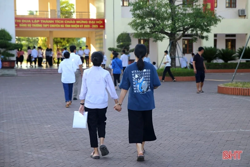 Sáng nay, gần 16.500 thí sinh Hà Tĩnh bước vào kỳ thi tuyển sinh lớp 10 THPT