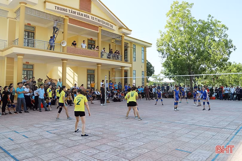 220 vận động viên tham gia Giải bóng chuyền nữ huyện Đức Thọ