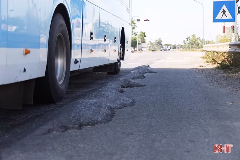 Mặt đường “luống khoai” ở nút giao tuyến tránh thành phố Hà Tĩnh