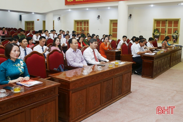 Trao bằng tốt nghiệp Cao cấp Lý luận chính trị cho 89 học viên Hà Tĩnh