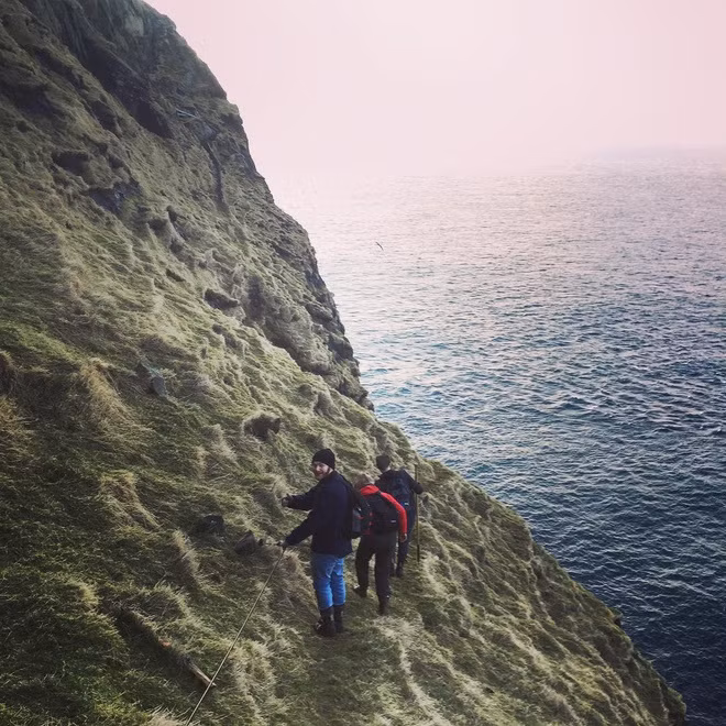 Hòn đảo trơ trọi hút khách vì hiện tượng thiên nhiên hiếm có