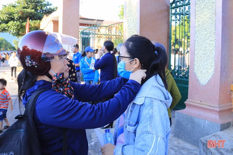 Sáng nay, gần 16.500 thí sinh Hà Tĩnh bước vào kỳ thi tuyển sinh lớp 10 THPT