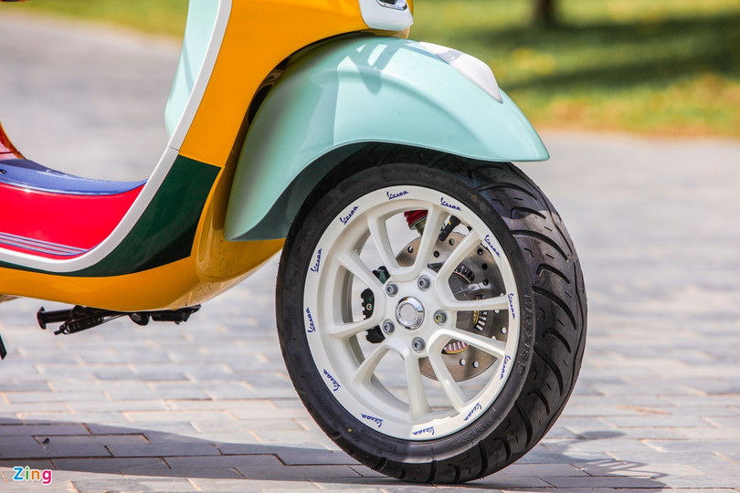 Chi tiết Vespa Primavera Sean Wotherspoon tại Việt Nam ảnh 9 Chi tiết Vespa Primavera bản giới hạn 50 chiếc tại Việt Nam, giá 135 triệu