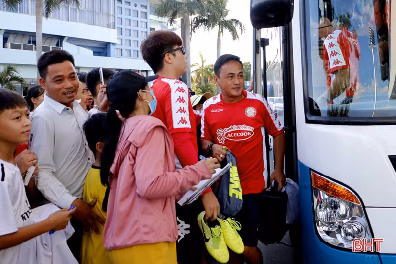 Tiến Dũng, Công Phượng hào hứng trên sân Hà Tĩnh