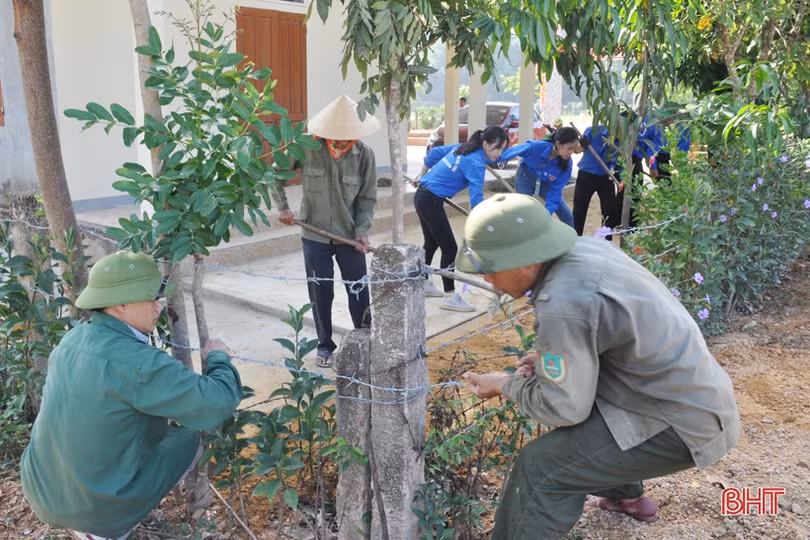 Sinh viên Hà Nội dành ngày nghỉ hè làm nông thôn mới tại nơi nóng nhất Hà Tĩnh