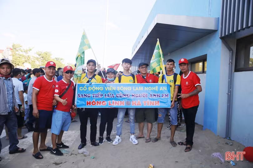 Sân vận động Hà Tĩnh “nóng” trước giờ khai cuộc gặp CLB TP. Hồ Chí Minh