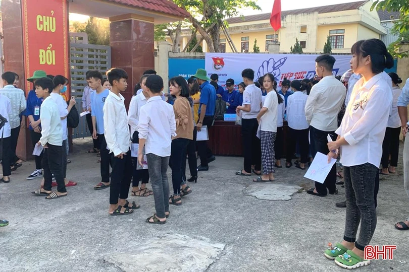 Sáng nay, gần 16.500 thí sinh Hà Tĩnh bước vào kỳ thi tuyển sinh lớp 10 THPT