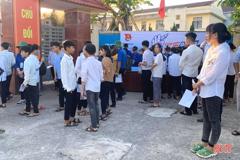 Sáng nay, gần 16.500 thí sinh Hà Tĩnh bước vào kỳ thi tuyển sinh lớp 10 THPT