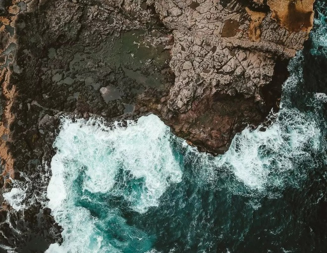 Hòn đảo trơ trọi hút khách vì hiện tượng thiên nhiên hiếm có