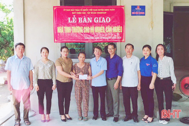 Nghi Xuân trao 240 triệu đồng hỗ trợ đoàn viên công đoàn