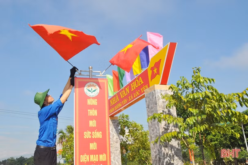 Sinh viên Hà Nội dành ngày nghỉ hè làm nông thôn mới tại nơi nóng nhất Hà Tĩnh