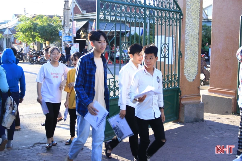 Sáng nay, gần 16.500 thí sinh Hà Tĩnh bước vào kỳ thi tuyển sinh lớp 10 THPT