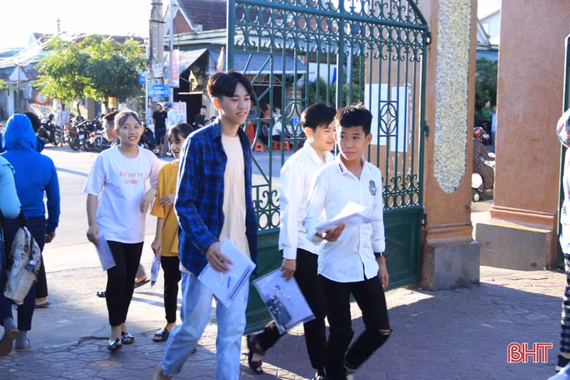 Sáng nay, gần 16.500 thí sinh Hà Tĩnh bước vào kỳ thi tuyển sinh lớp 10 THPT