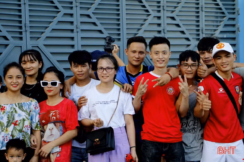 Tiến Dũng, Công Phượng hào hứng trên sân Hà Tĩnh