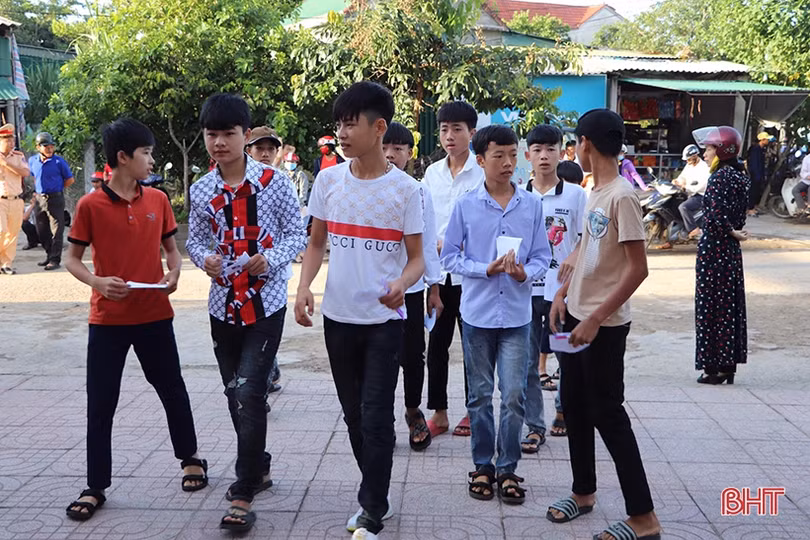 Sáng nay, gần 16.500 thí sinh Hà Tĩnh bước vào kỳ thi tuyển sinh lớp 10 THPT