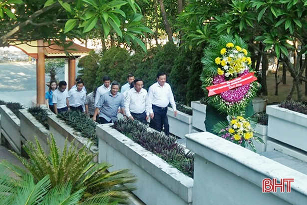 Bộ trưởng Bộ Tài chính dâng hương tại Khu di tích Ngã ba Đồng Lộc