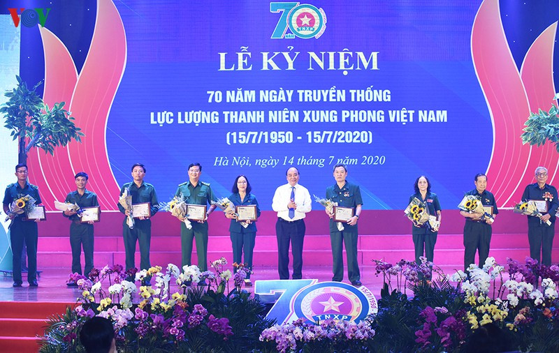 thủ tướng: tnxp đã thể hiện ý chí  Thủ tướng: TNXP đã thể hiện ý chí “dời non, lấp biển” của thế hệ trẻ Việt Nam