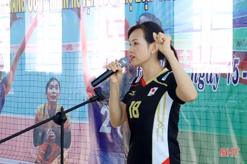 220 vận động viên tham gia Giải bóng chuyền nữ huyện Đức Thọ