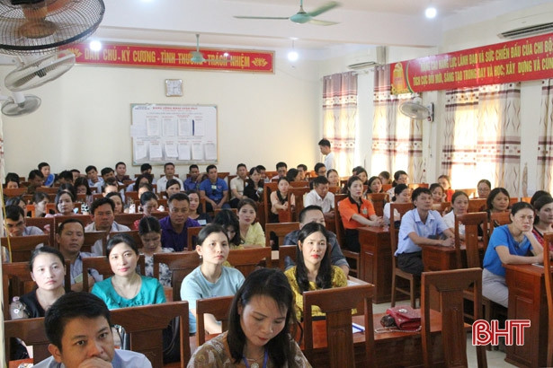 Gần 16.500 thí sinh Hà Tĩnh làm thủ tục chuẩn bị cho kỳ thi vào lớp 10 THPT