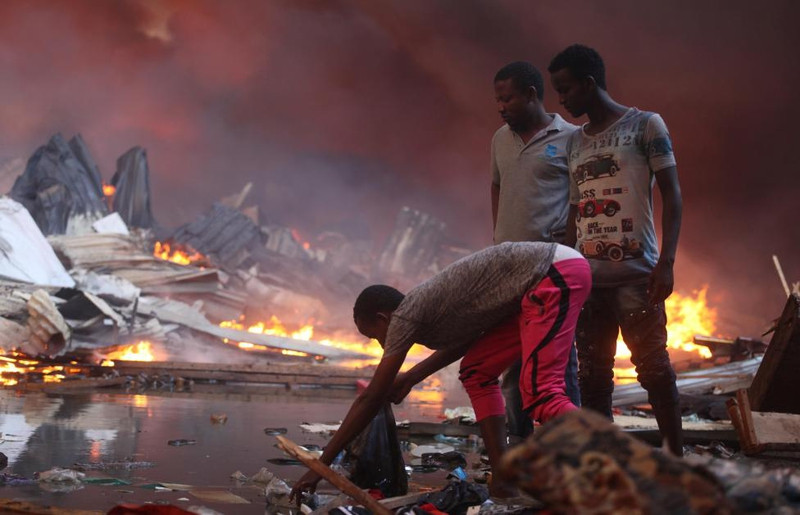 photo hien truong chay cho kinh hoang o thu do somalia