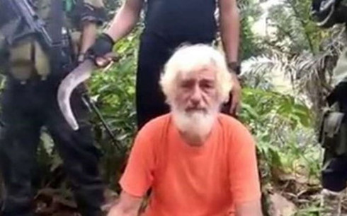 nhom khung bo o philippines chat dau con tin nguoi duc