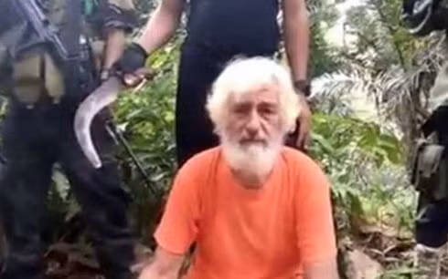 nhom khung bo o philippines chat dau con tin nguoi duc