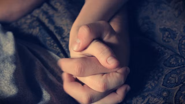 ban tay em gia tai khong nho cua nguoi phu nu