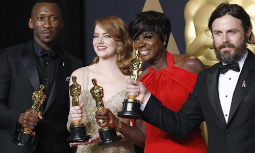 Các diễn viên nhận giải nam - nữ chính và nam - nữ phụ xuất sắc nhất năm nay. Ảnh: Reuters nhung thuong vu trieu usd phia sau le trao giai oscar