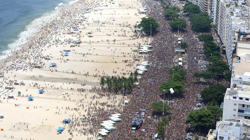 photo tan huong bua tiec duong pho soi dong nhat nam my