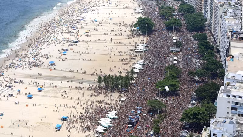 photo tan huong bua tiec duong pho soi dong nhat nam my