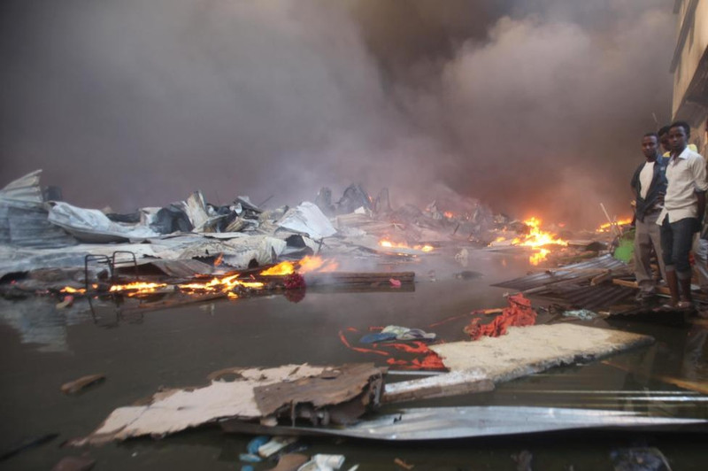 photo hien truong chay cho kinh hoang o thu do somalia