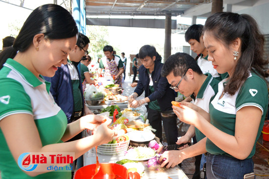 cong doan vietcombank tro tai voi bua com gia dinh