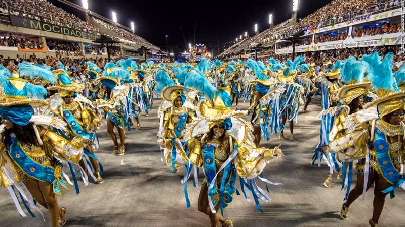 photo tan huong bua tiec duong pho soi dong nhat nam my