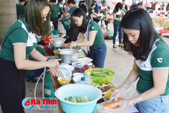 cong doan vietcombank tro tai voi bua com gia dinh