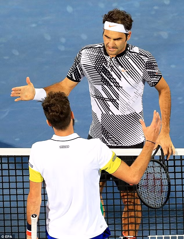 vong 1 dubai championships roger federer nhe nhang di tiep