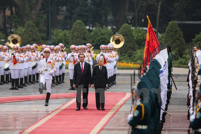 toan canh le don nha vua va hoang hau nhat ban tai phu chu tich
