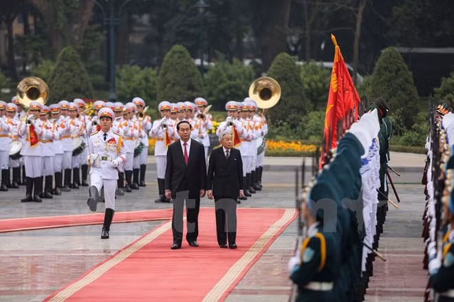 toan canh le don nha vua va hoang hau nhat ban tai phu chu tich