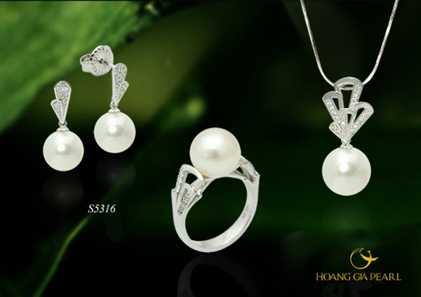 10 phong cach trang suc ngoc trai cuon hut cho phai dep