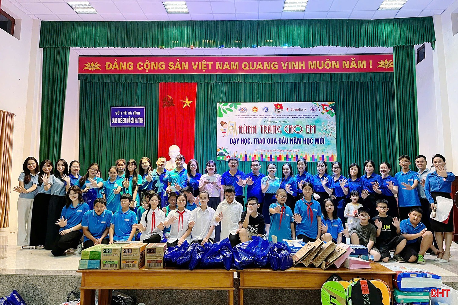 Các anh chị ĐVTN kết nối, kêu gọi nguồn lực hỗ trợ các em học sinh tại làng trẻ. bqbht_br_az7034107347115-d6ae94518058ab2fd7ecf43e83ebfa9a.jpg